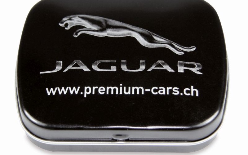 Hranatá plechová krabička s pastilkami