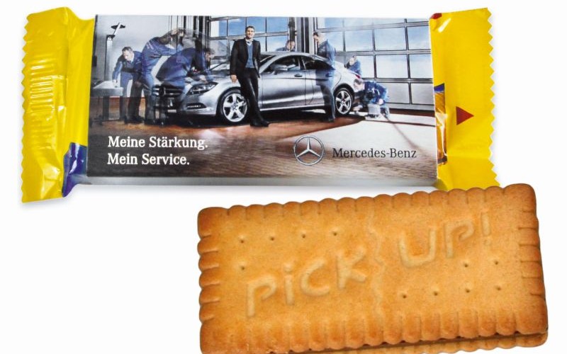 Sušenka s čokoládou s reklamním přebalem