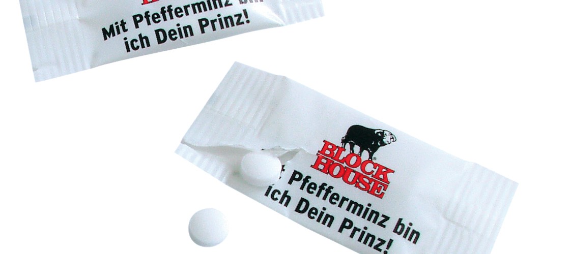 2 mini mentolky ve fólii s reklamním potiskem