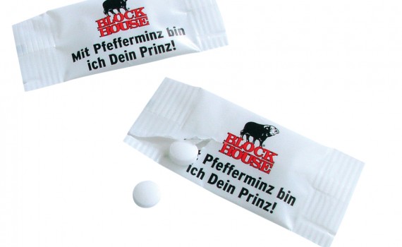 2 mini mentolky ve fólii s reklamním potiskem