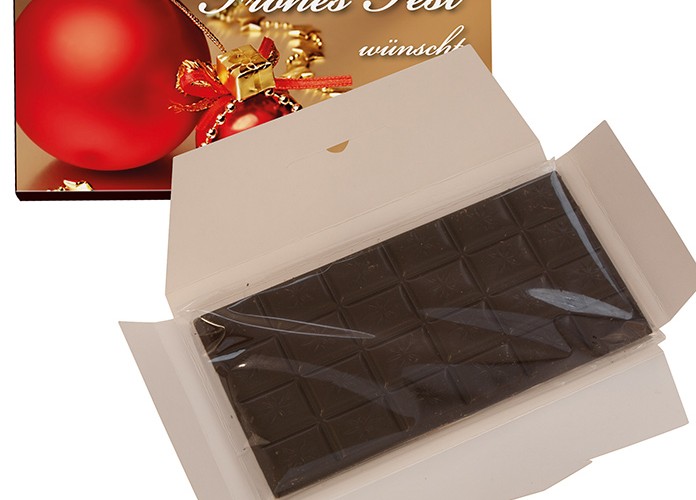 Tabulka čokolády v papírovém přebalu s potiskem