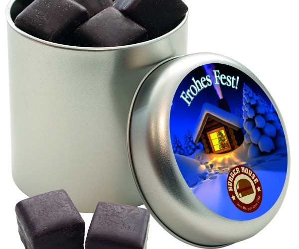 Perníkové kostky polité čokoládou v plechové dóze