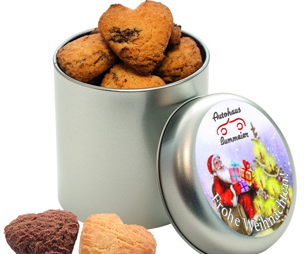 Máslové sušenky ve tvaru srdce v kulaté plechové dóze