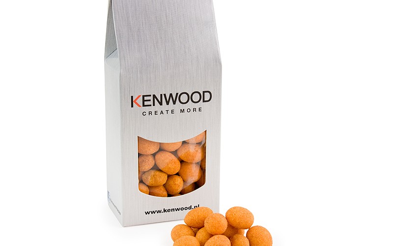 Arašídy v těstíčku v reklamním obalu