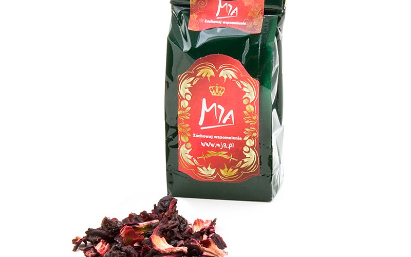 Červený čaj v sáčku s etiketou