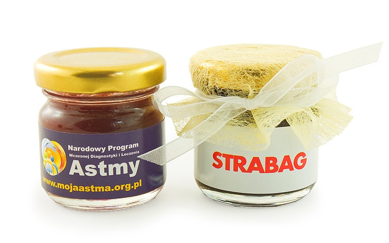 Marmeláda v reklamní sklenici