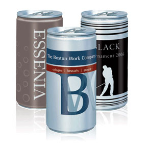 Bílé víno v reklamní plechovce