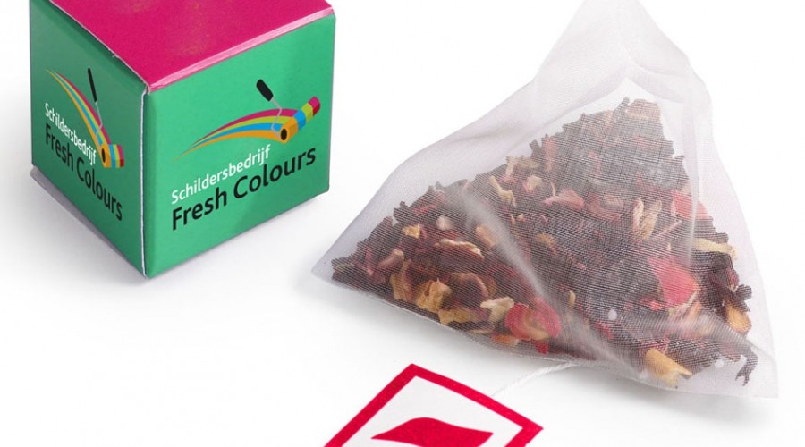 Sáček čaje v reklamní krabičce