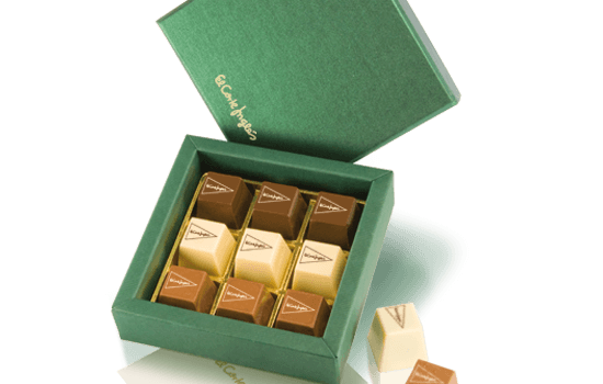 Chest with 9 chocolate pyramid