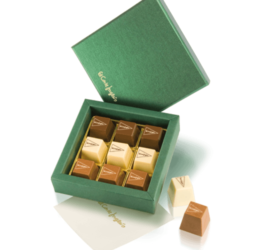 Chest with 9 chocolate pyramid