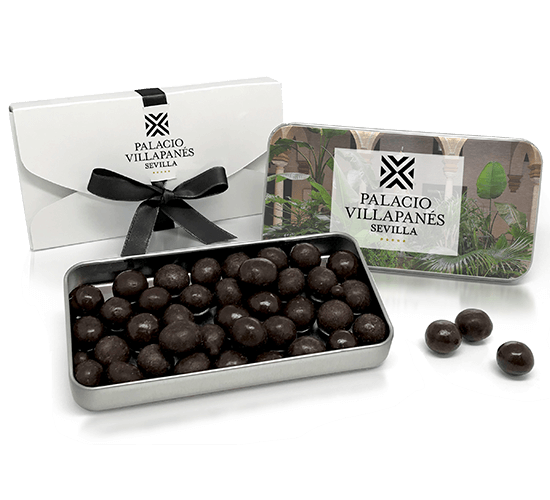 Tin with chocolate red fruits