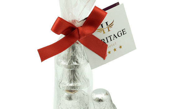 Ribbon bag with three chocolates in bell shape