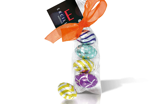 Easter bag with 4 chocolate eggs and ribbon